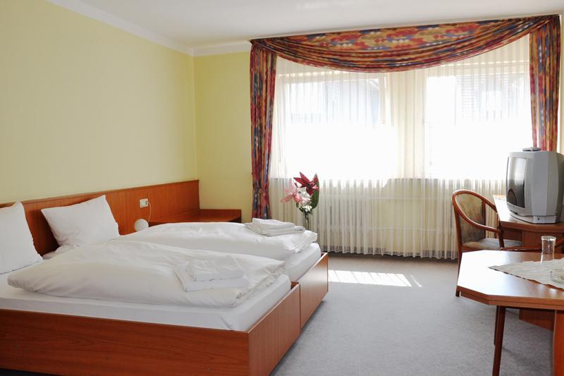 Hotel Hessischer Hof Kirchhain Buitenkant foto